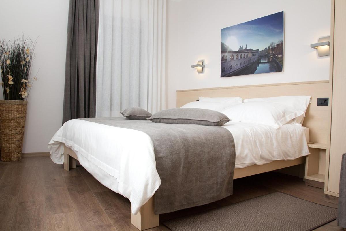 Urban Homy Ljubljana Bed & Breakfast ภายนอก รูปภาพ